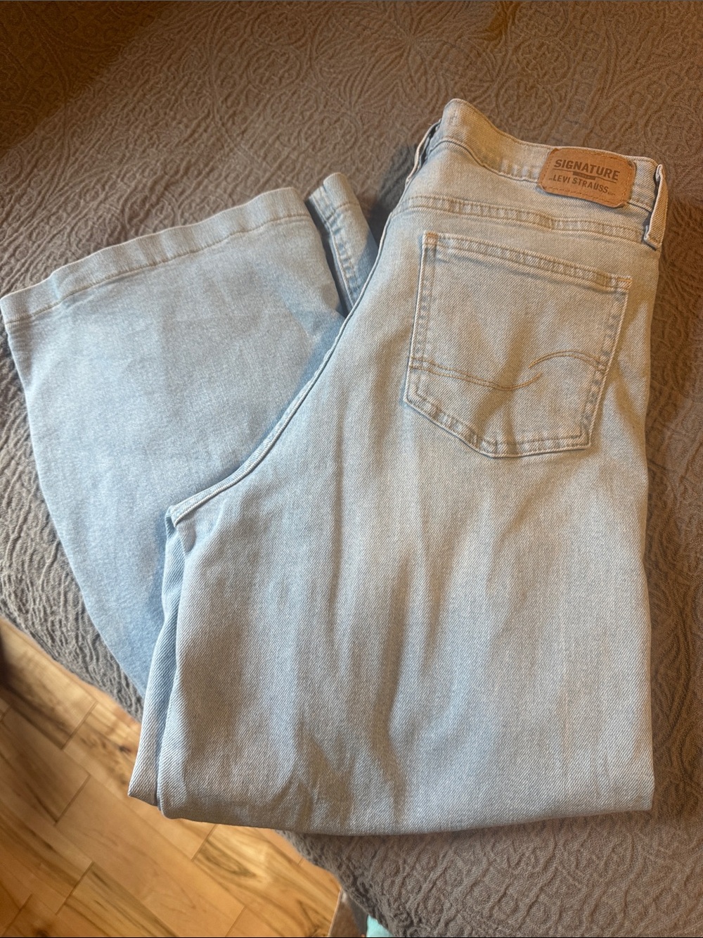 Signature Levi Strauss Light Wash Wide Leg Jeans